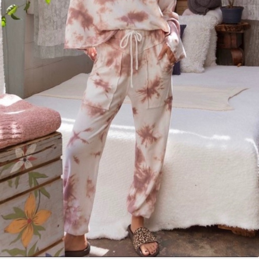 🌷HP🎉 POL WILD BERRY SPLASH TIE DYE JOGGERS